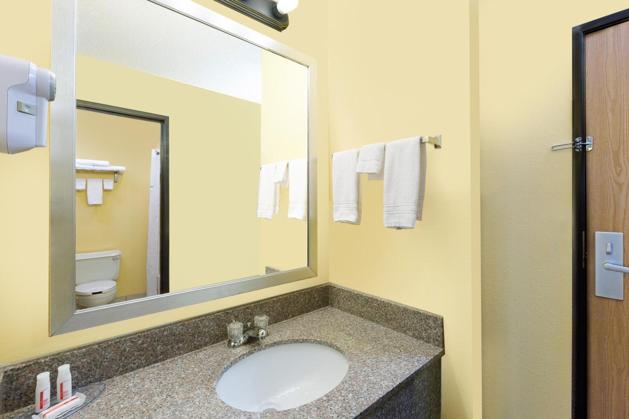 Econo Lodge Inn&Suites Yankton Habitación foto